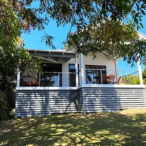 Holiday home 18 Seaview Street, Byron Bay